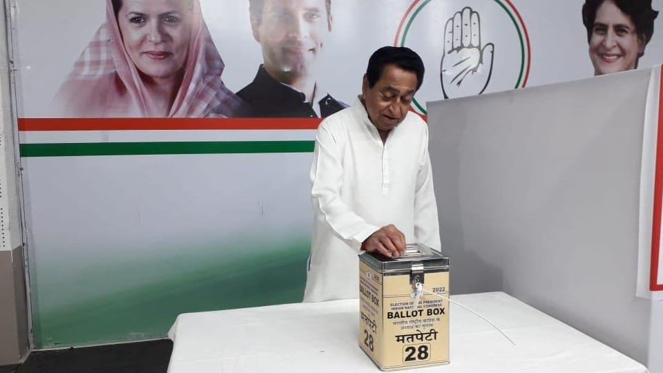 AICC President Election: Kamal Nath casts vote for the post of President, after that this big statement