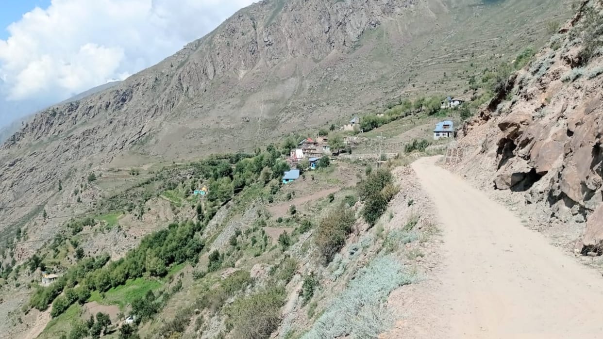 Murch Such a polling station, where elderly and pregnant women come in palanquins to cast their votes
