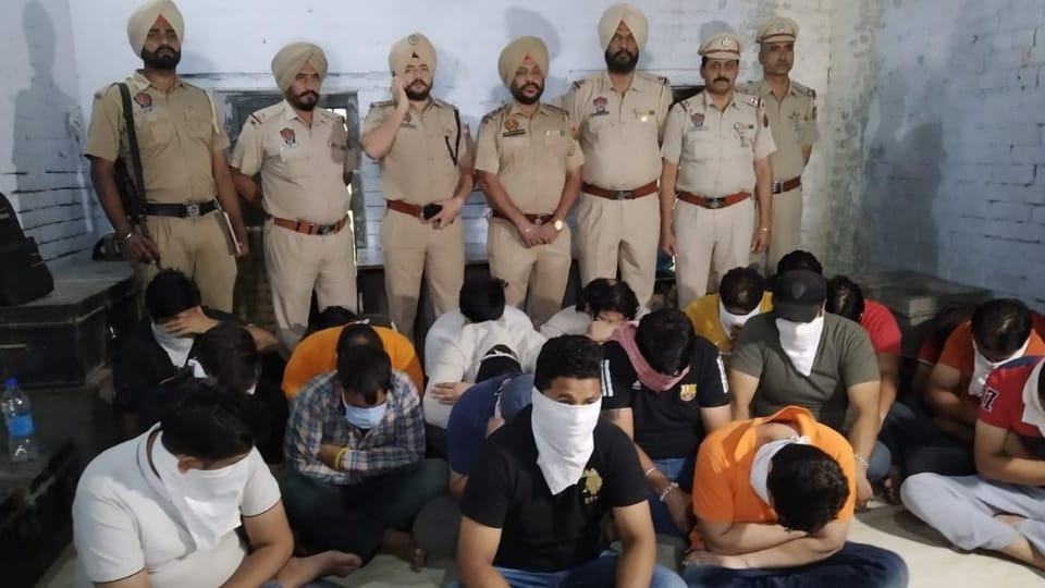Amritsar Commissionerate Police arrested gamblers from Basant Avenue