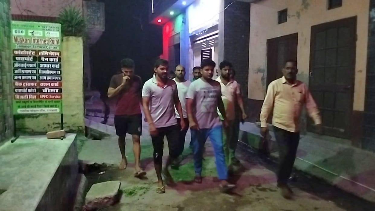 Liquor is not distributed in the election, the youth are guarding till 12 o'clock in the night