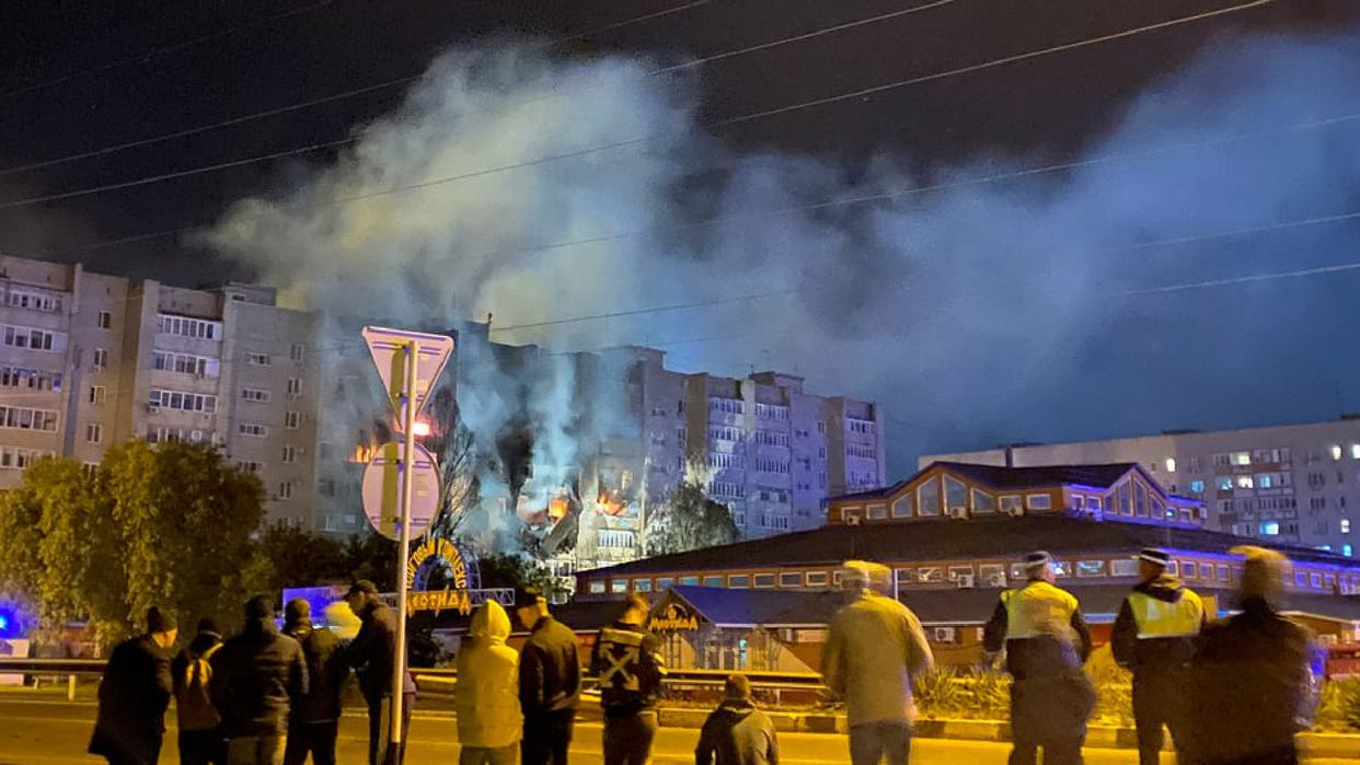 military aircraft crashed into residential building in the southern Russian city of Yeysk citing eyewitnesses