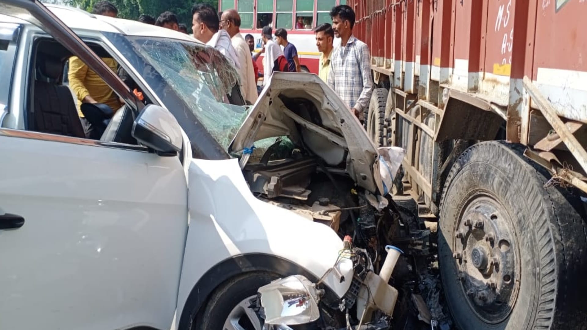 Saharanpur: car collided with the truck, five injured including the woman, couple died in the hospital