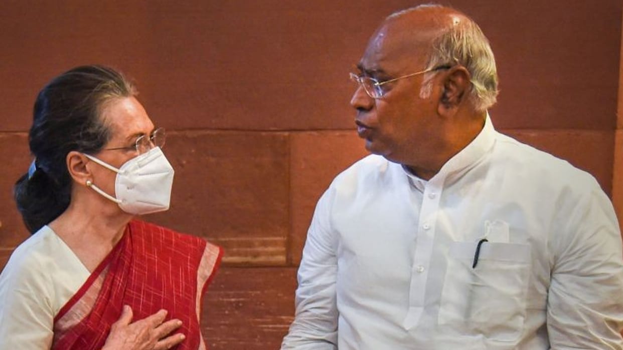 Jharkhand Politics: Three Congress leader oppose congress state president News in Hindi