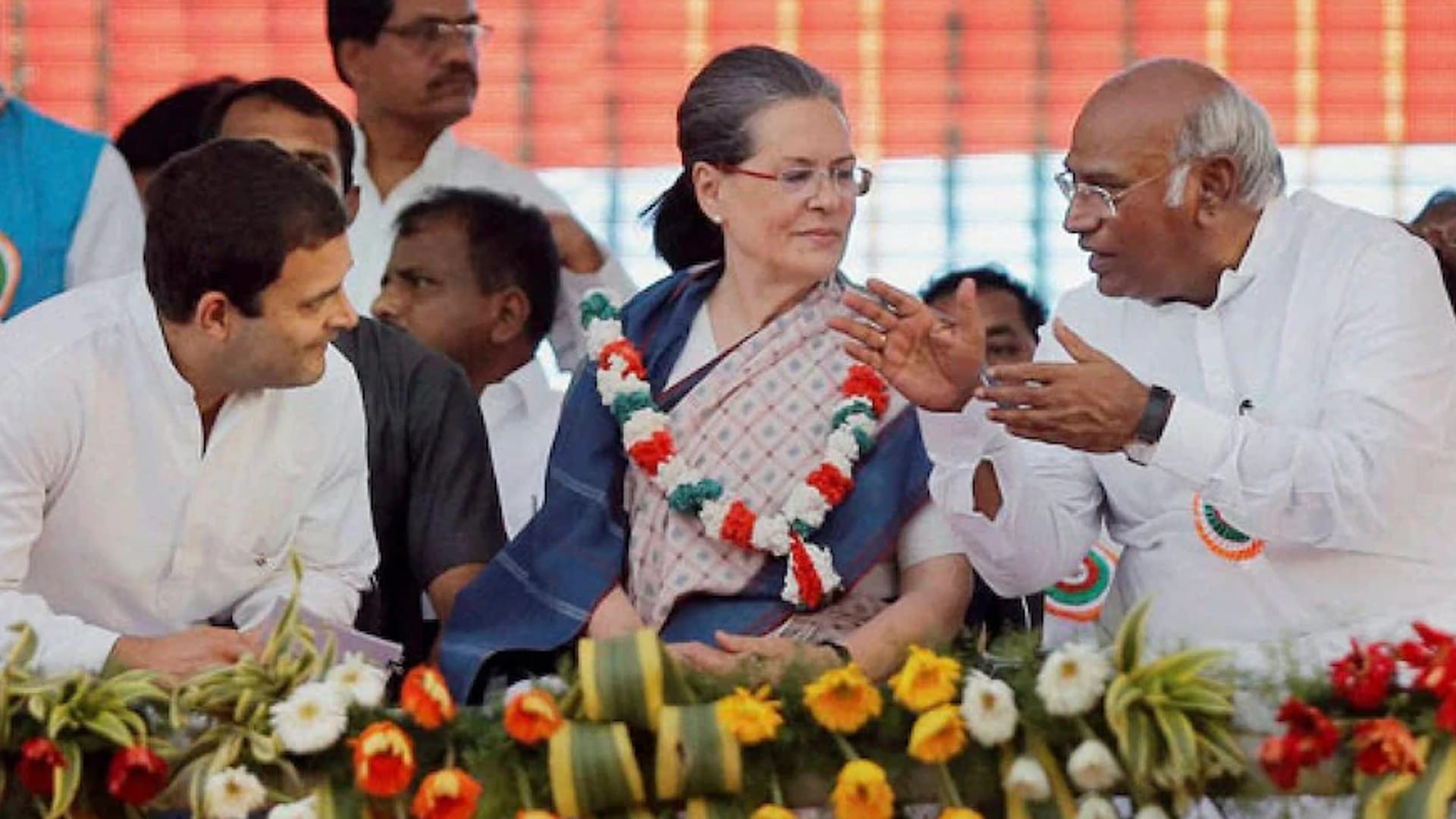 Fought for workers, believes in Buddhism, know the story of new Congress President Mallikarjun Kharge