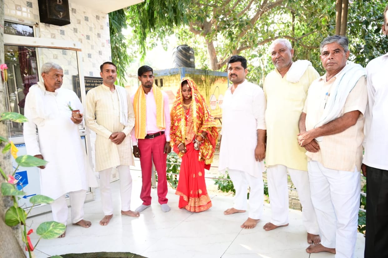 Lover couple's victory, marriage took place in the temple of the police station