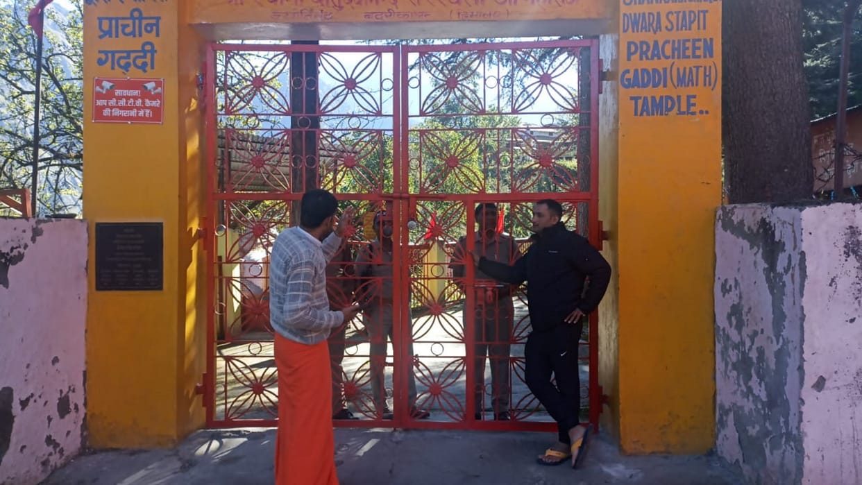 Controversy over new Shankaracharya Avimukteshwaranand not allowed inside temple chamoli Uttarakhand news