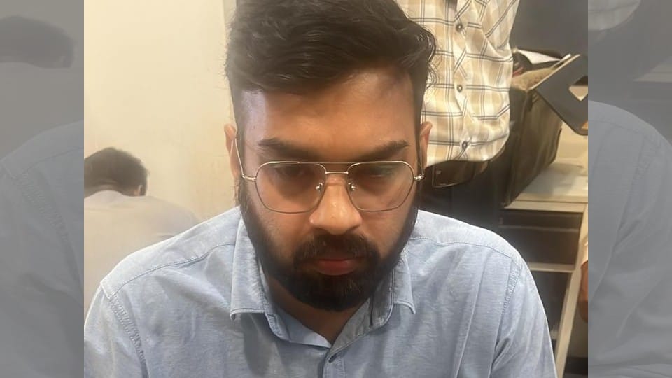 Labor inspector arrested for taking bribe of ten thousand in Indore