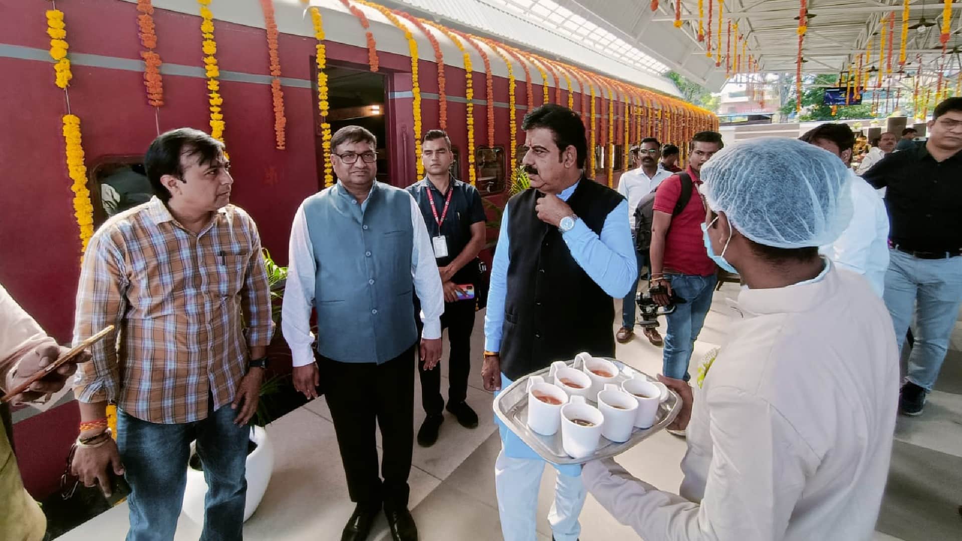 Railway coach restaurant opened in Lal Bagh Palace of Indore read more in hindi