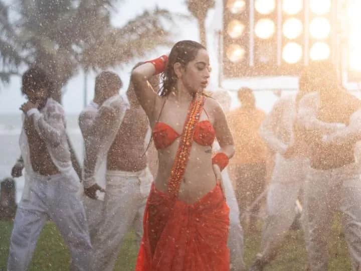 Urfi Javed fell down from swing while dancing for Haye Haye Yeh Majboori song bts video went viral on internet