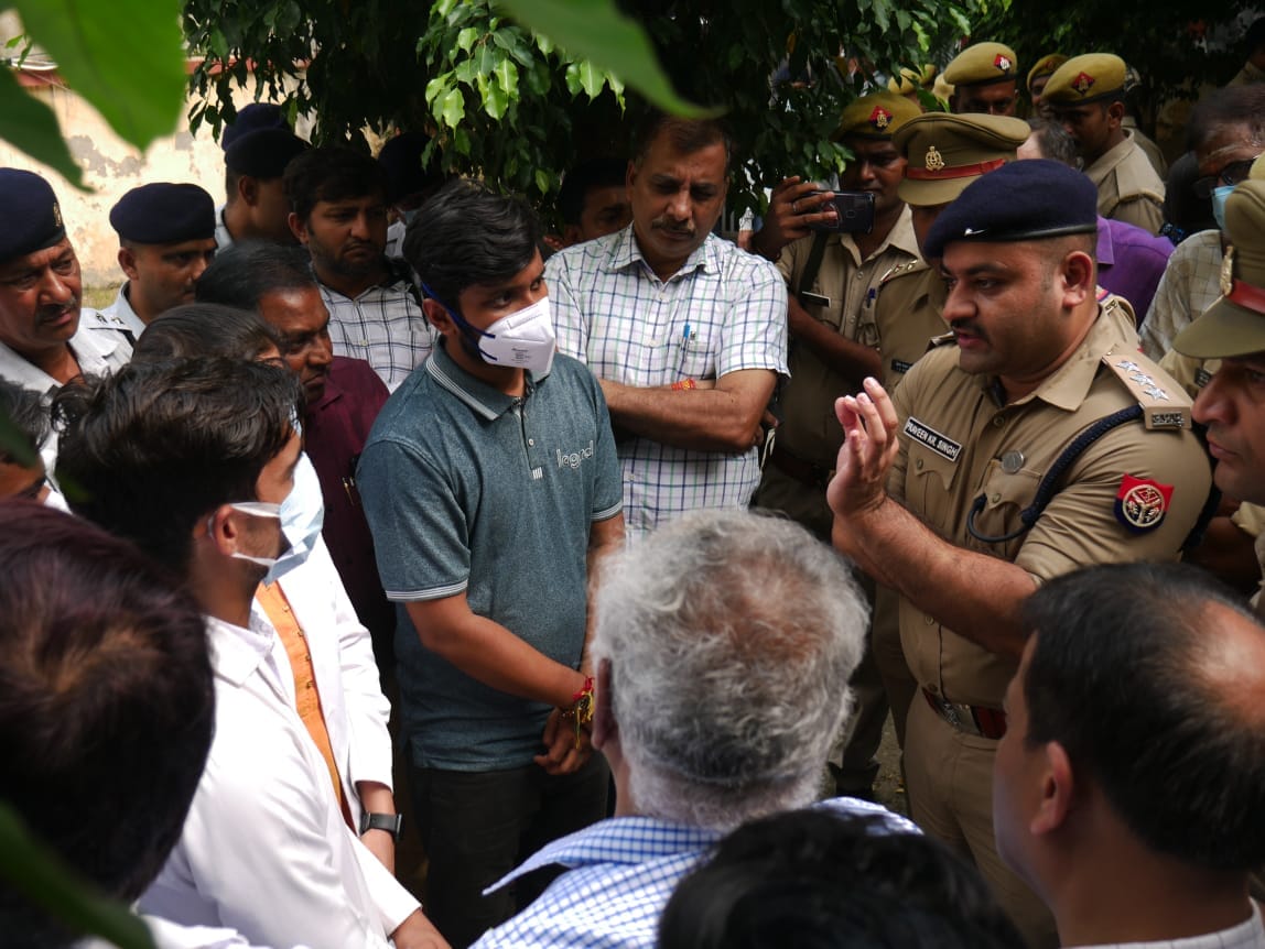 BHU hospital Uproar Medical students closed OPD of Ayurveda faculty security personnel accused for  scuffle