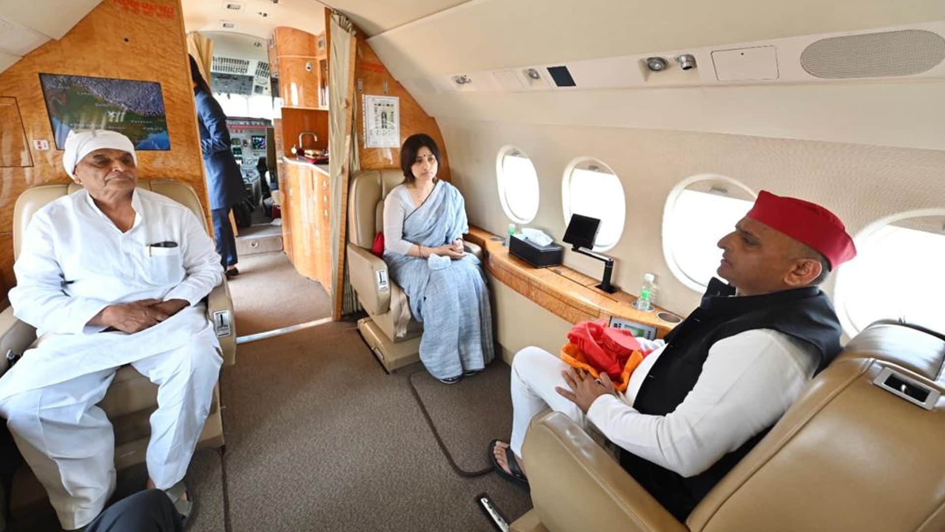 Samajwadi Party: picture of Shivpal Singh with Akhilesh Yadav in discussion, know its political meaning?