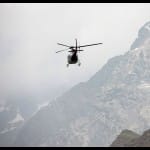 केदारनाथ में उड़ान भरता हेलीकॉप्टर