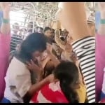 women fighting in Mumbai Local