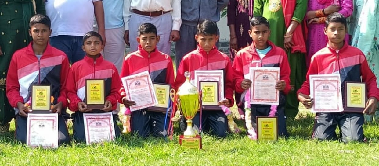 sirmaure news hockey pratiyogita winner team welcomed in manpur devda school ponta sahib