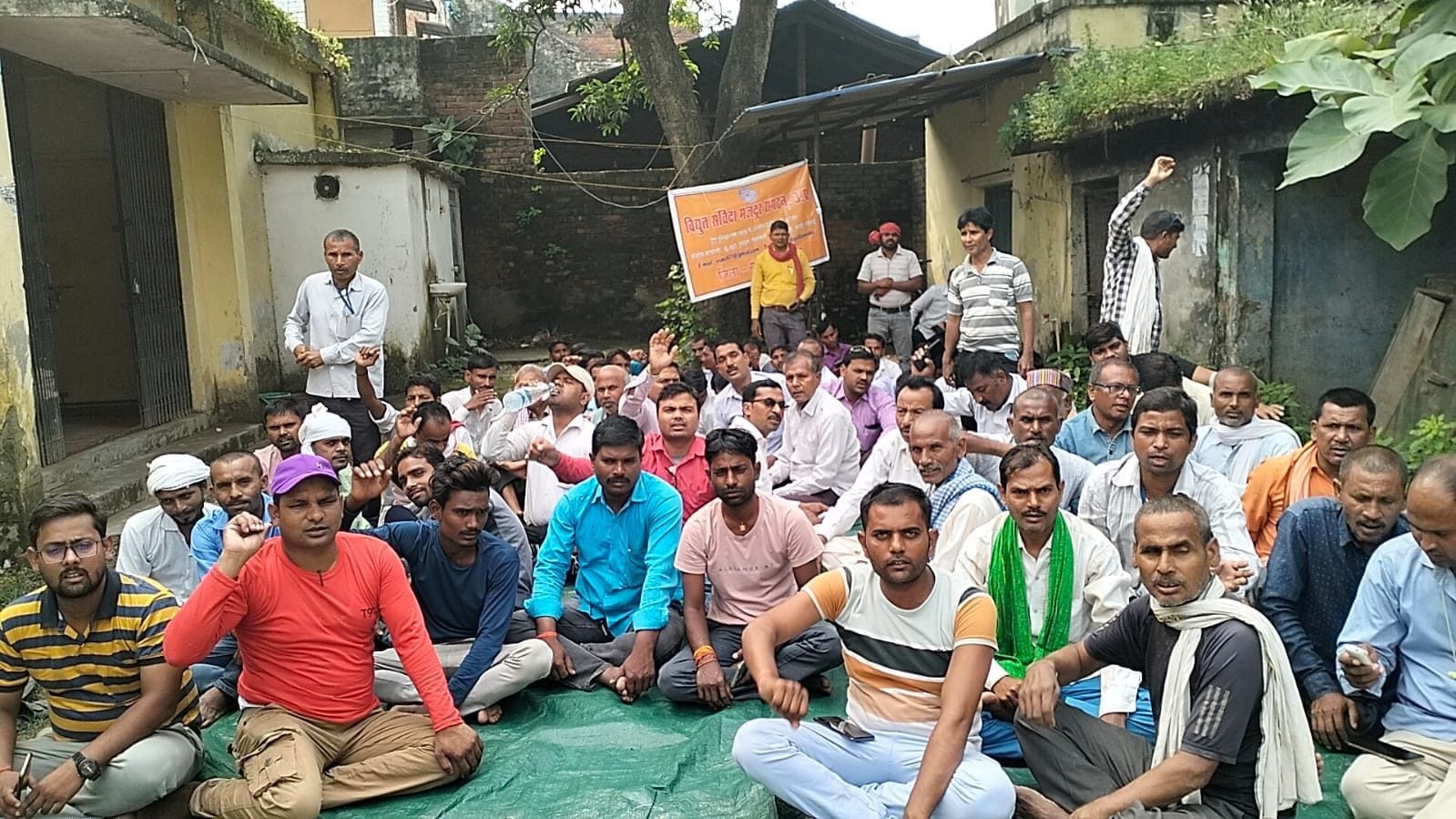 Contract electrical workers protest for arrears
