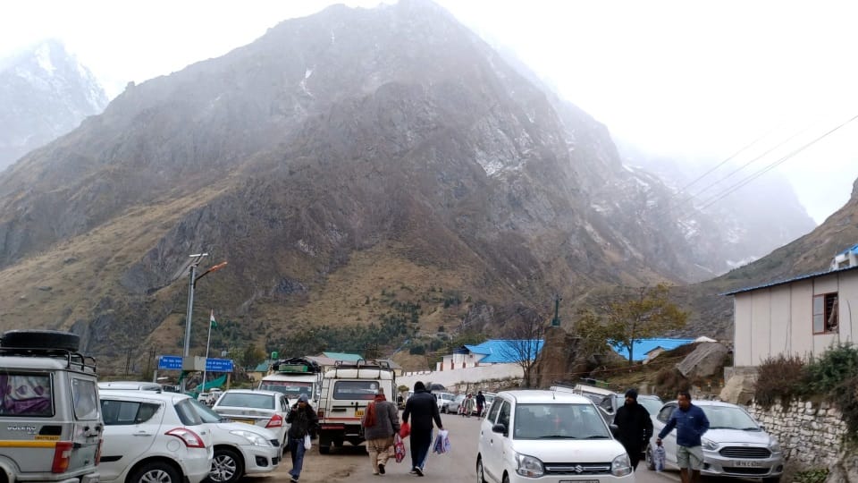 Uttarakhand, Weather News: season first snowfall in yamunotri dham see beautiful photos