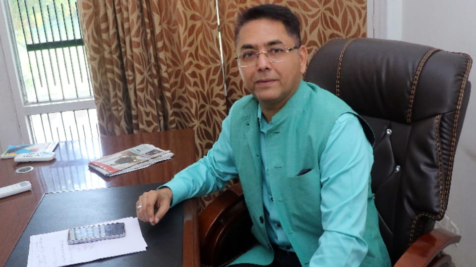 Show cause notice to 12 officials who reached late in minister meeting in Punjab