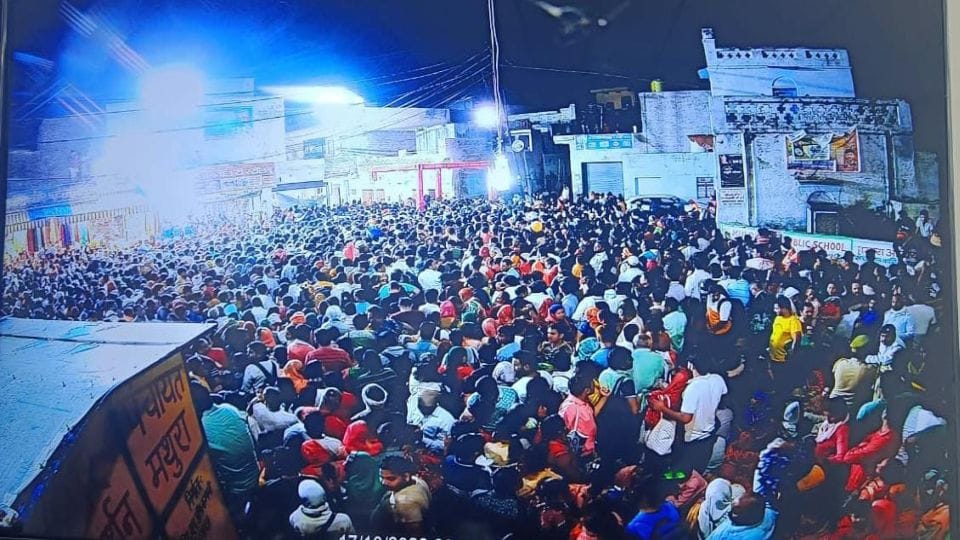 woman died due to suffocation in the crowd on Ahoi Ashtami in Radhakund Mathura