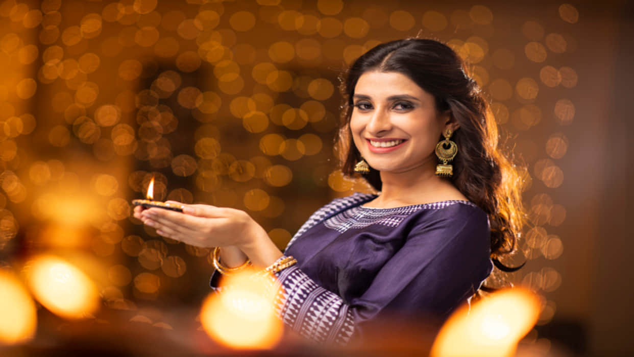 Diwali 2022 Light Diyas in These Places For Getting Grace of Ma Laxmi