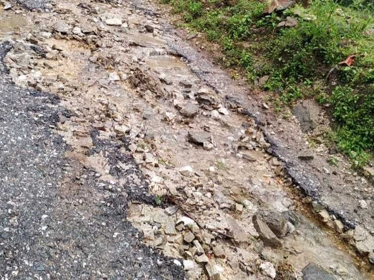 Bhringra-Kharhi road was not repaired even after a year