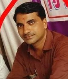 Hardoi, Due to the collision of the dumper bike fell in Khanti