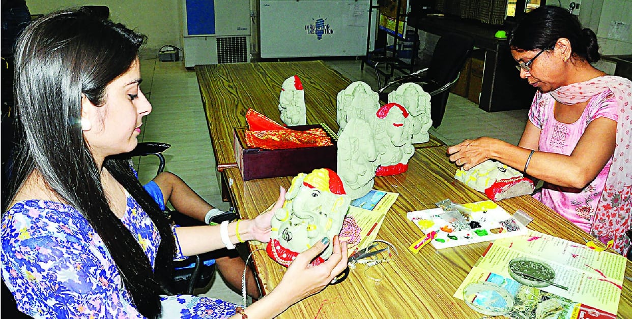 Fragrant Gomay Diyas and Ganesh idols will be illuminated on Diwali