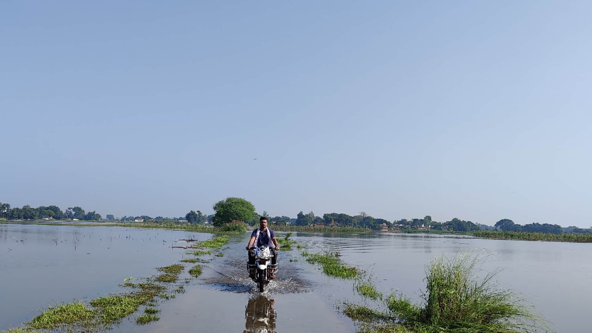 Rapti boom continues still 1 meters above danger mark