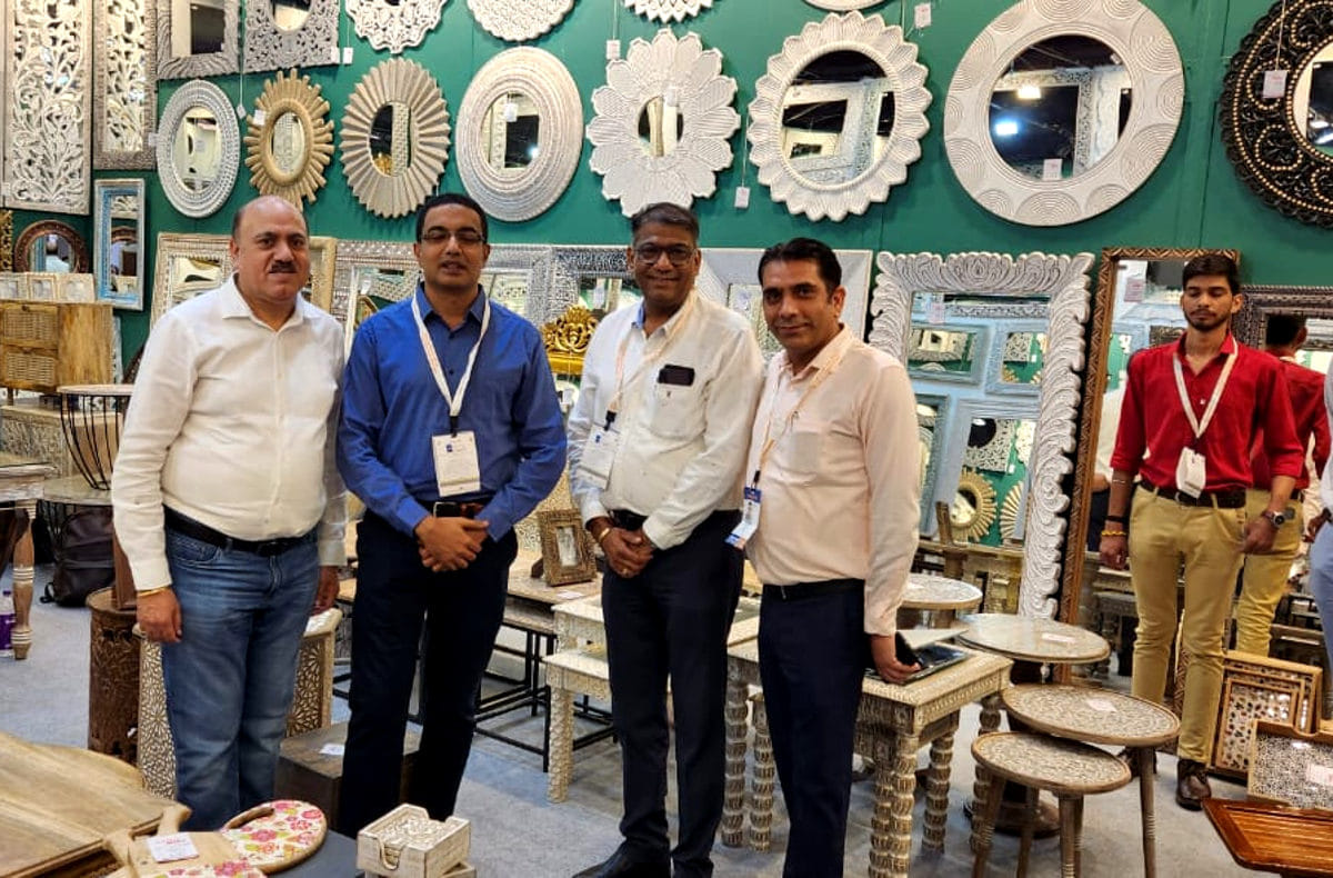 Divisional Commissioner visited the International Handicrafts Fair