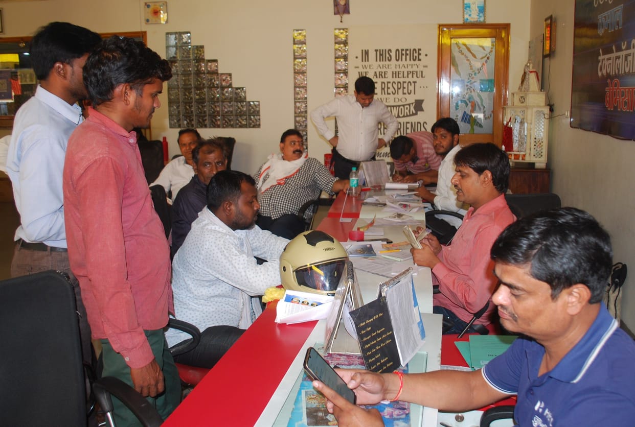 Hathras: More than 500 people ready to bring a new vehicle home on the festival
