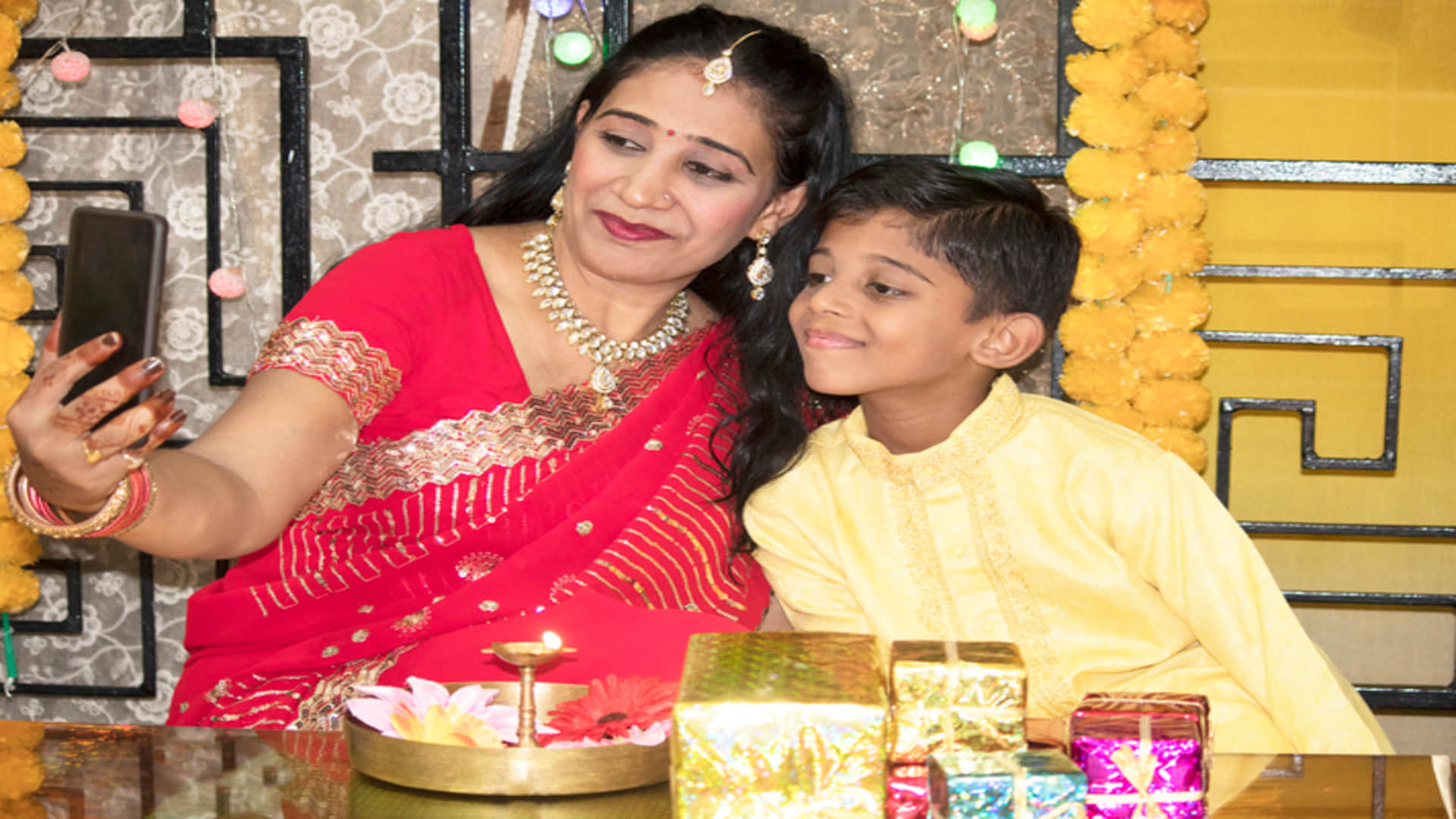Diwali 2022: How To Click Good Photos in Mobile on Diwali