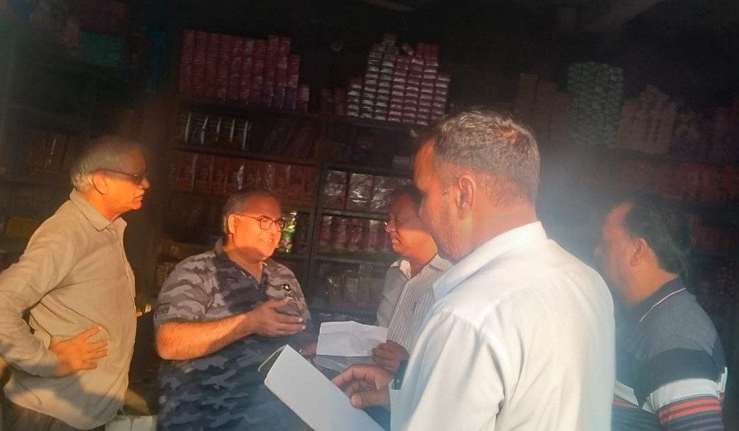 CM flying team caught firecrackers worth lakhs