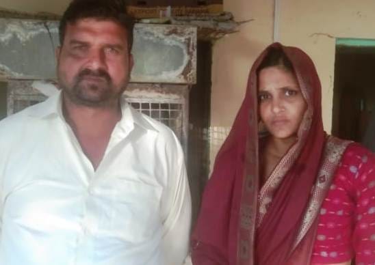 The miscreants looted by stopping the couple's bike in broad daylight