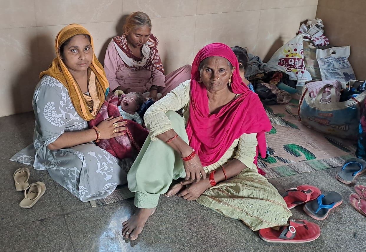 Was pregnant for four days, delivery took place at the hospital gate