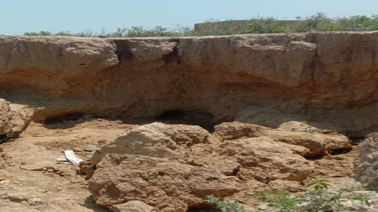 Two women died due to the collapse of an earthen mound, the condition of the teenager is critical