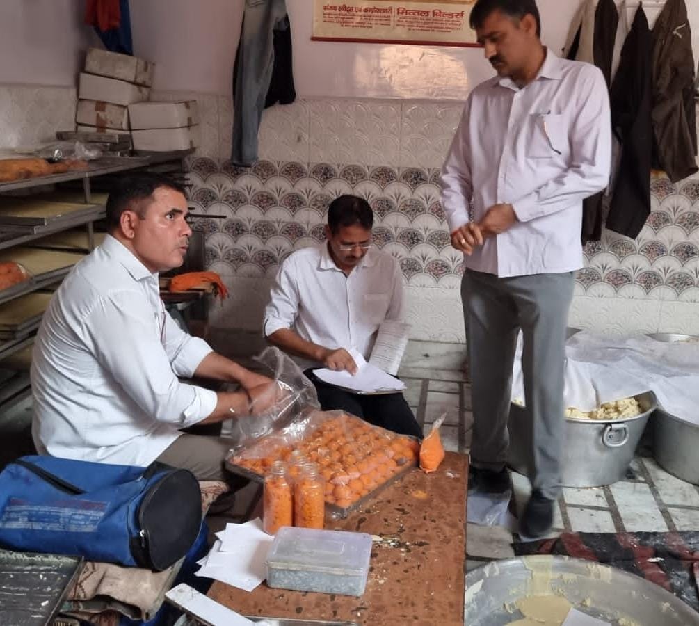 Opposition to taking samples, BJP leaders clash with SDM