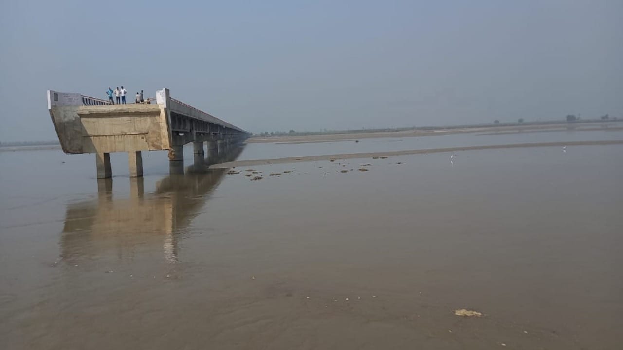 Search operation continued on second day of boat accident in Hastinapur, no man found