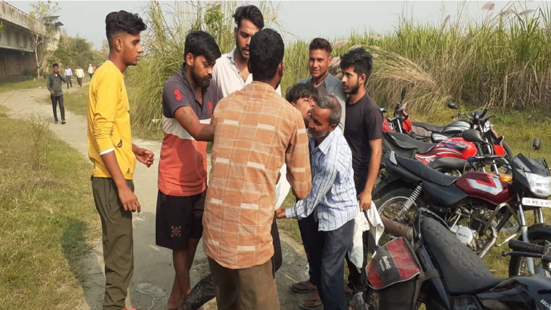 Meerut: Many people drowned by Boat in Ganga in Hastinapur and CM Yogi gave instructions to the officers