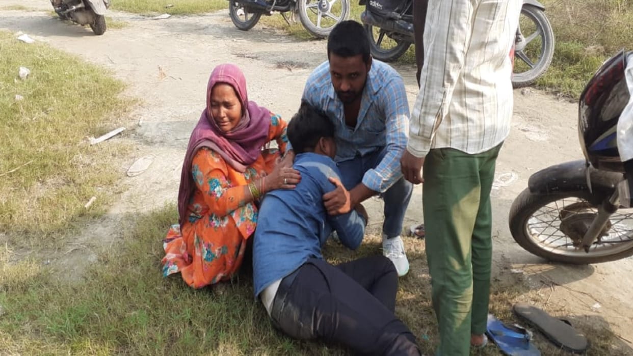 Meerut: Many people drowned by Boat in Ganga in Hastinapur and CM Yogi gave instructions to the officers