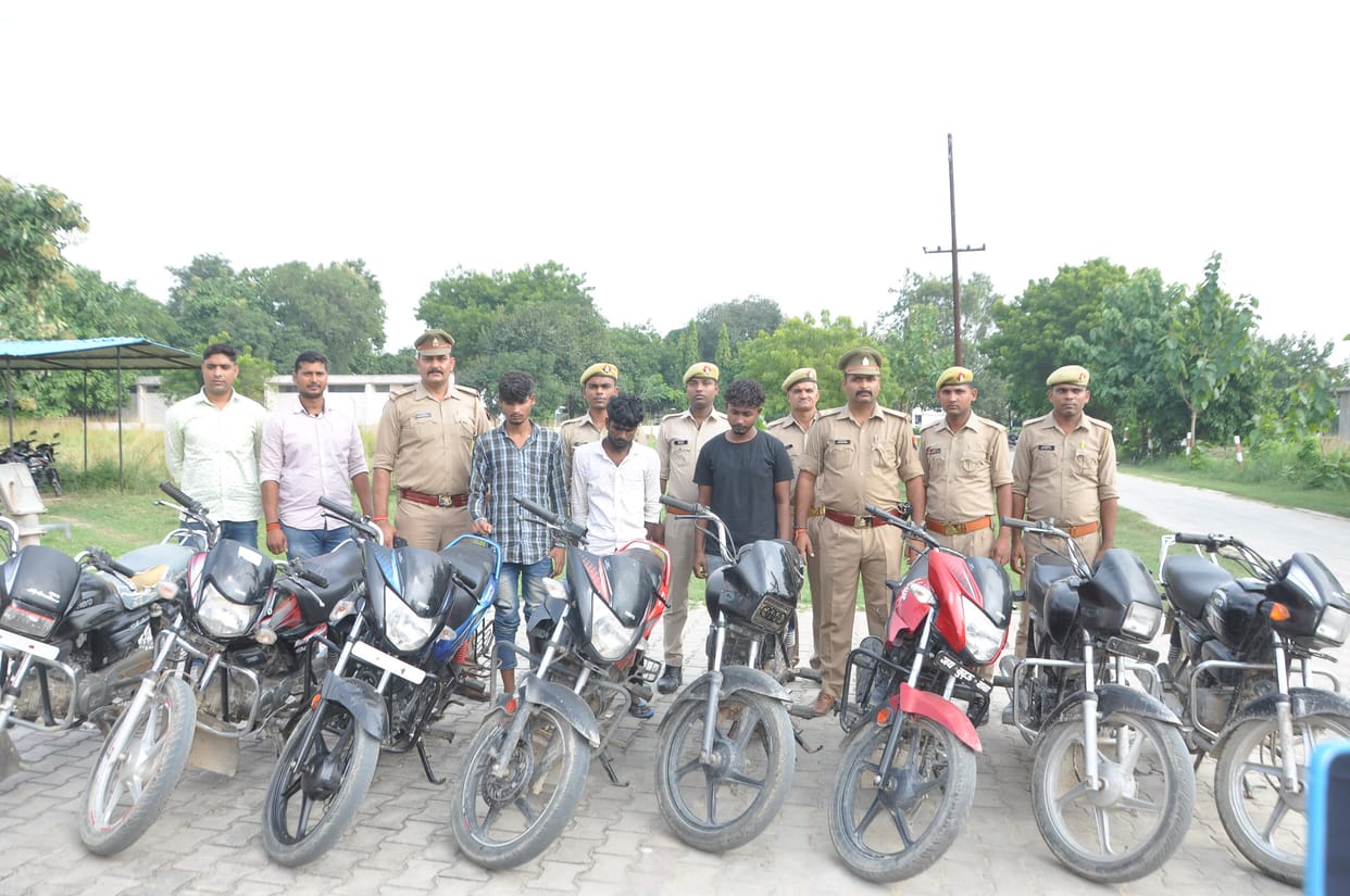 Three thieves arrested with eight bikes