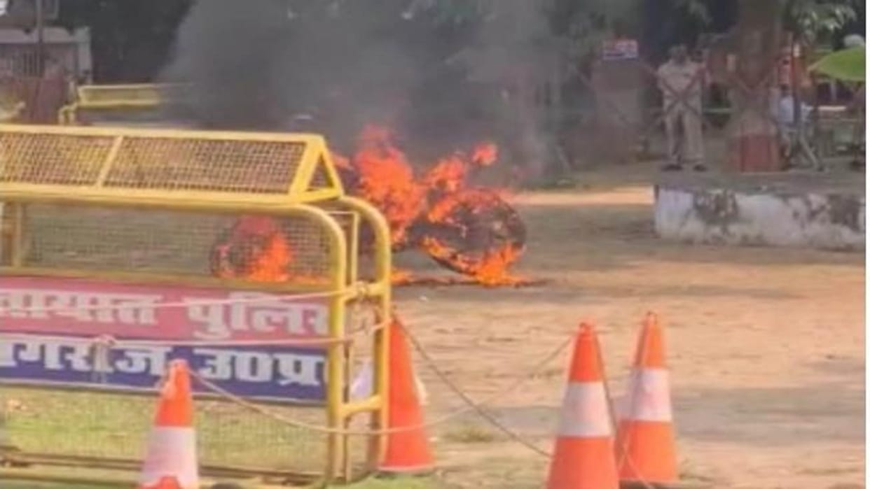 Angry youth set fire to his bike in front of SSP office due to lack of action in the case