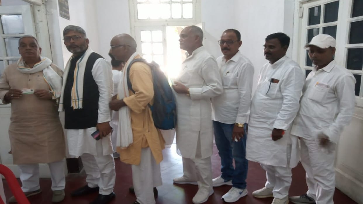 Ghazipur News PCC members vote for national president who will be the next party chief of Congress?