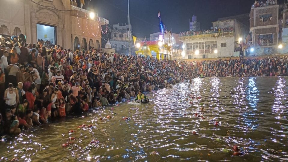 devotees take holy bath in radharani kund in mathura on Ahoi Ashtami 2022
