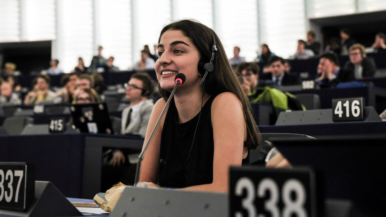 twenty six years old romani mukhtari became climate change minister in sweden