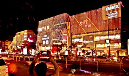 Market lit up on Pushya Nakshatra four hundred crore business Sale of gold silver jewelery in crores