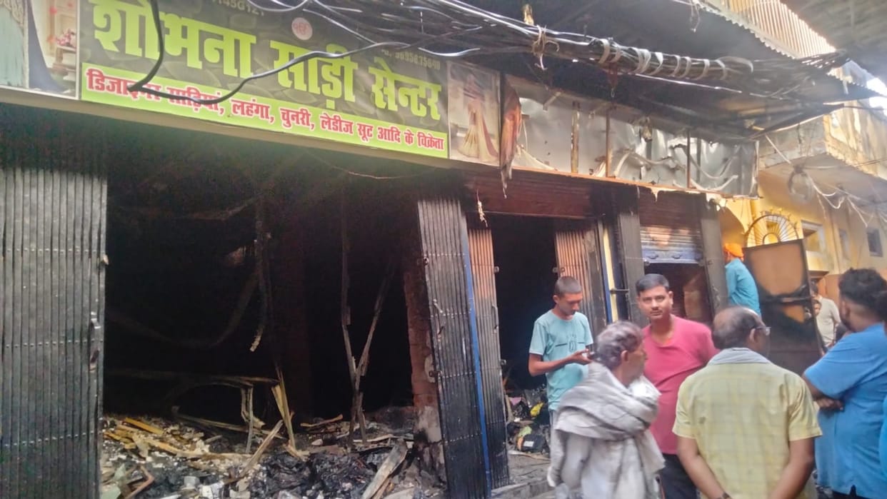 Fire broke out in a saree center in Sitapur.