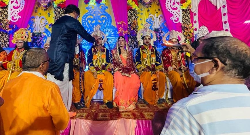 As soon as Lord Rama's coronation took place, the pandal resonated with the cheers of Jayshree Ram.