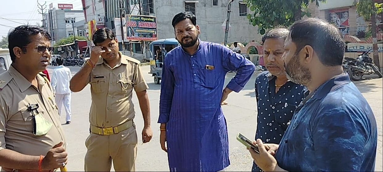 Five lakh jewelry, cash bag crossed from car