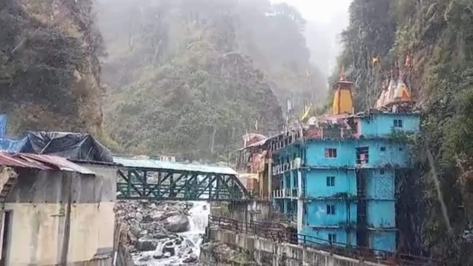 Uttarakhand, Weather News: season first snowfall in yamunotri dham see beautiful photos