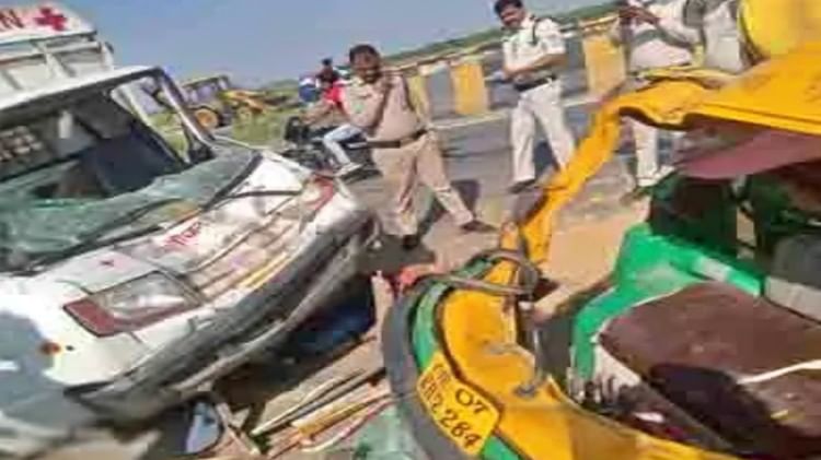 gwalior-road-accident-four-died-after-loading-vehicle-collided-with