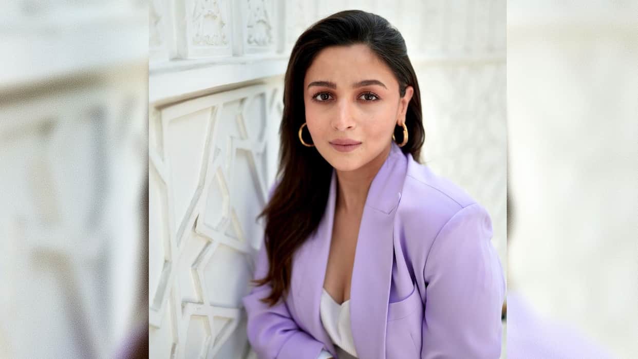 Alia Bhatt shares her own photo after becoming mother fans are eagerly wanted to see their daughter picture